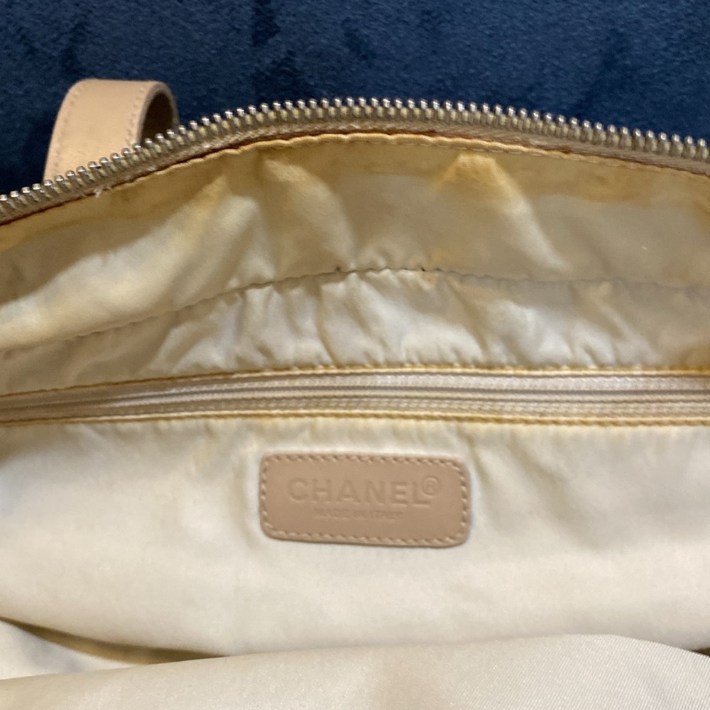 CHANEL Light Beige Tote Bag - Picture 7 of 10